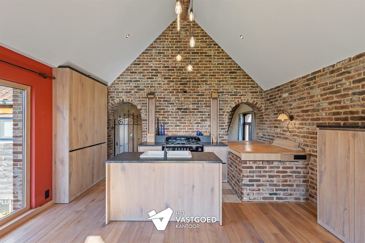 ZEER RUIME WONING MET TAL VAN MOGELIJKHEDEN OP BREED PERCEEL VAN 15 ARE TE KOERSEL