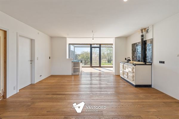 ZEER RUIME WONING MET TAL VAN MOGELIJKHEDEN OP BREED PERCEEL VAN 15 ARE TE KOERSEL