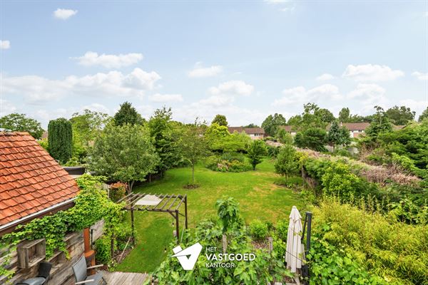 STIJLVOLLE GERENOVEERDE WONING GELEGEN OP EEN MOOI UITGESTREKT PERCEEL VAN 11A 64CA TE BEVERLO