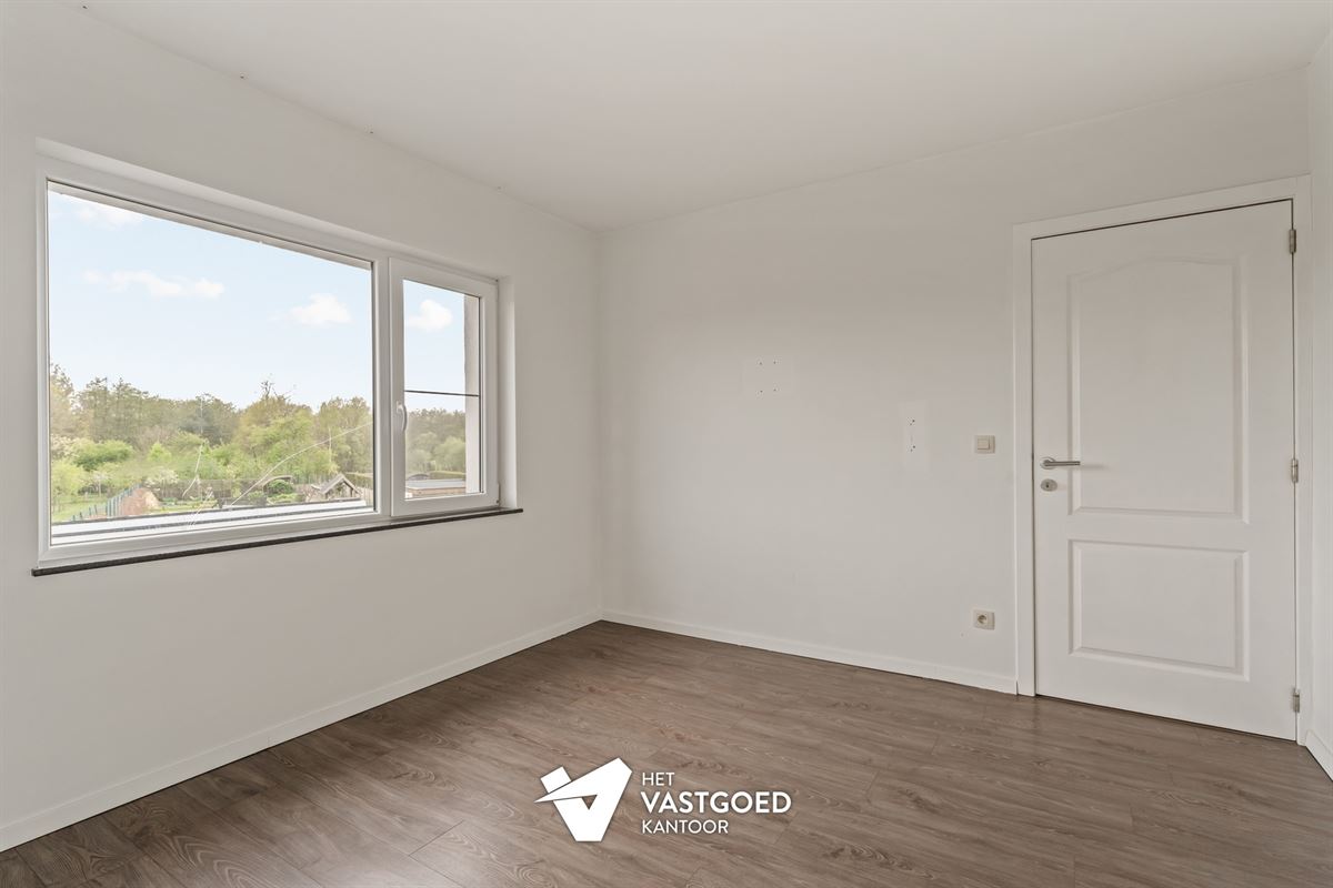 INSTAPKLAAR DUPLEX APPARTEMENT (127M²) MET 2 SLAAPKAMERS EN AUTOSTAANPLAATS TE BERINGEN