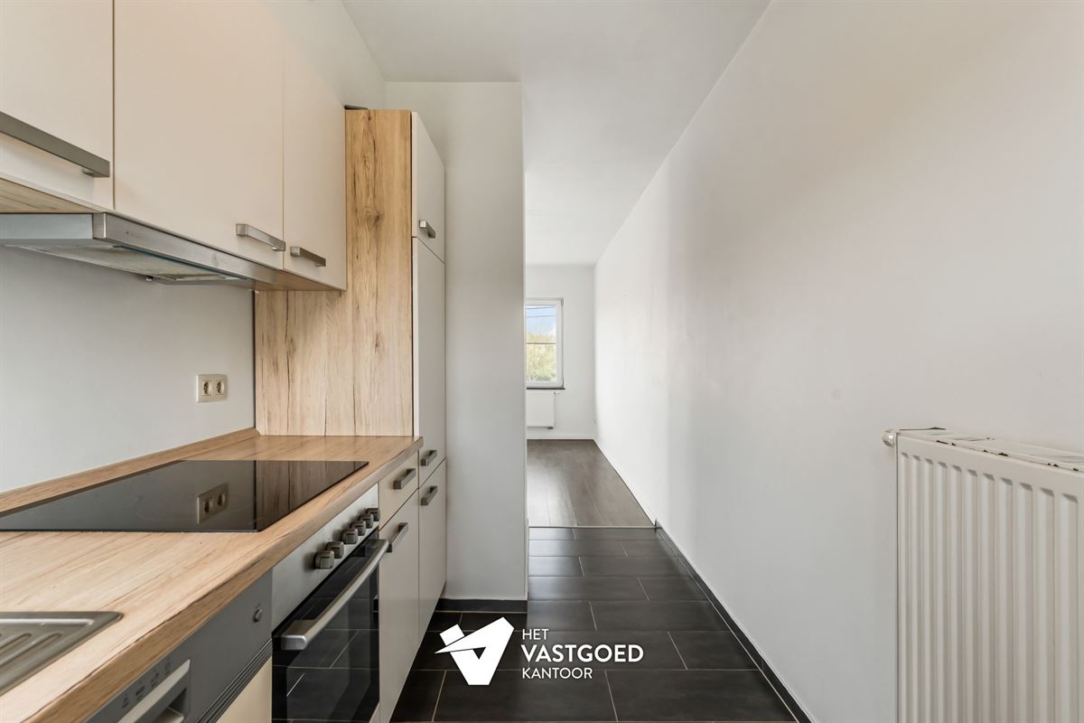 INSTAPKLAAR DUPLEX APPARTEMENT (127M²) MET 2 SLAAPKAMERS EN AUTOSTAANPLAATS TE BERINGEN