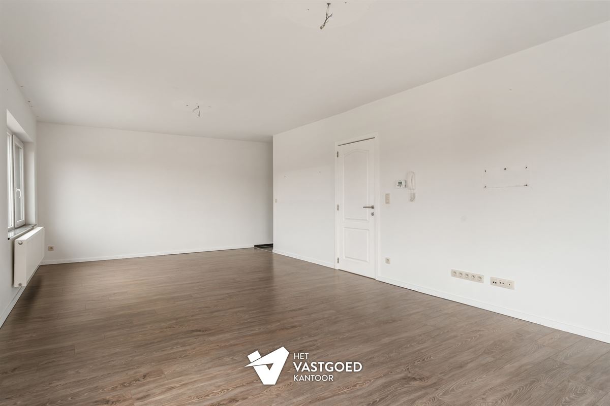 INSTAPKLAAR DUPLEX APPARTEMENT (127M²) MET 2 SLAAPKAMERS EN AUTOSTAANPLAATS TE BERINGEN