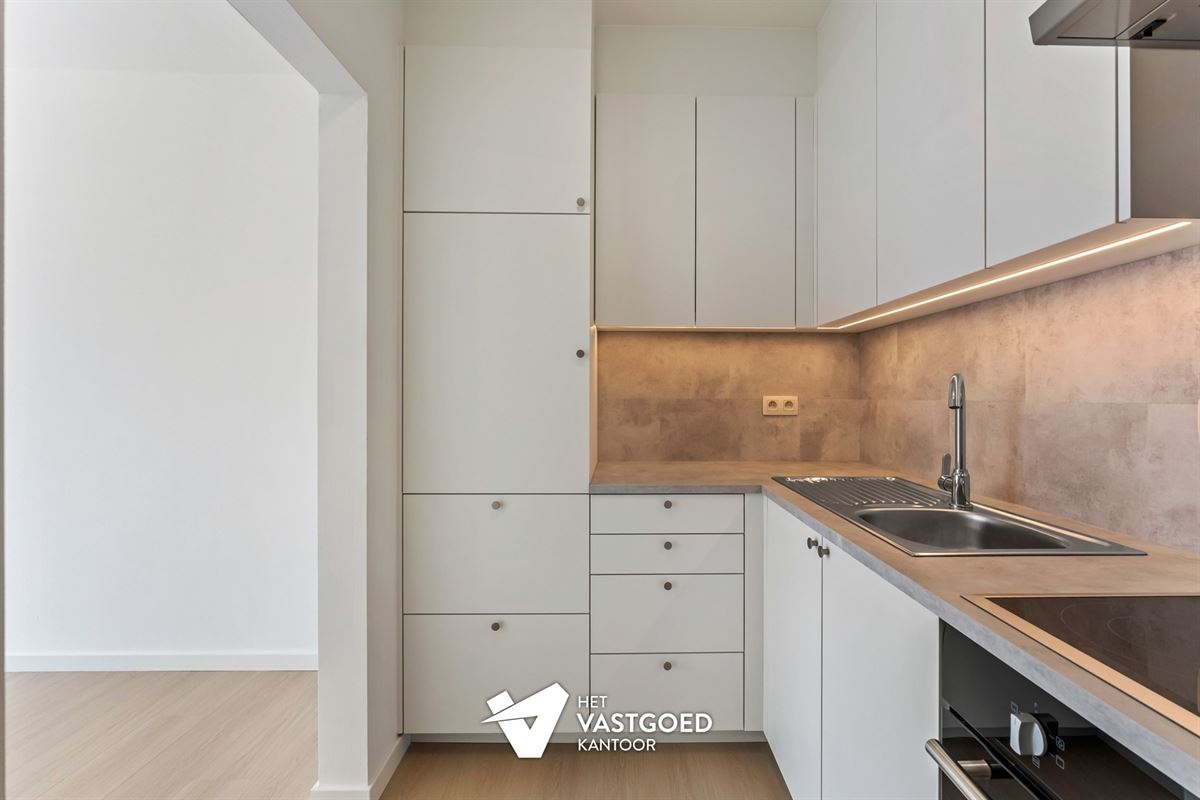 VOLLEDIG GERENOVEERD APPARTEMENT (65M²) MET 1 SLAAPKAMER, AUTOSTAANPLAATS EN GARAGEBOX TE HEUSDEN-ZOLDER