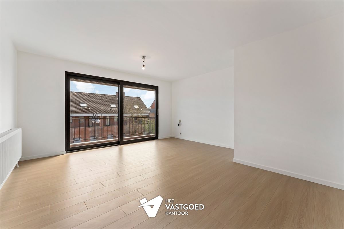 VOLLEDIG GERENOVEERD APPARTEMENT (65M²) MET 1 SLAAPKAMER, AUTOSTAANPLAATS EN GARAGEBOX TE HEUSDEN-ZOLDER