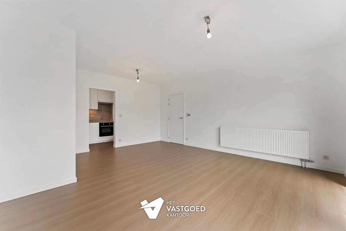 VOLLEDIG GERENOVEERD APPARTEMENT (65M²) MET 1 SLAAPKAMER, AUTOSTAANPLAATS EN GARAGEBOX TE HEUSDEN-ZOLDER