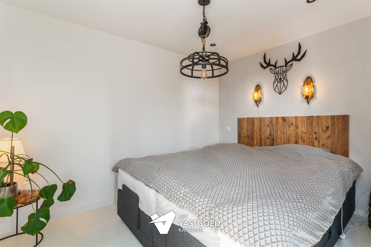 STIJLVOLLE GERENOVEERDE WONING GELEGEN OP EEN MOOI UITGESTREKT PERCEEL VAN 11A 64CA TE BEVERLO