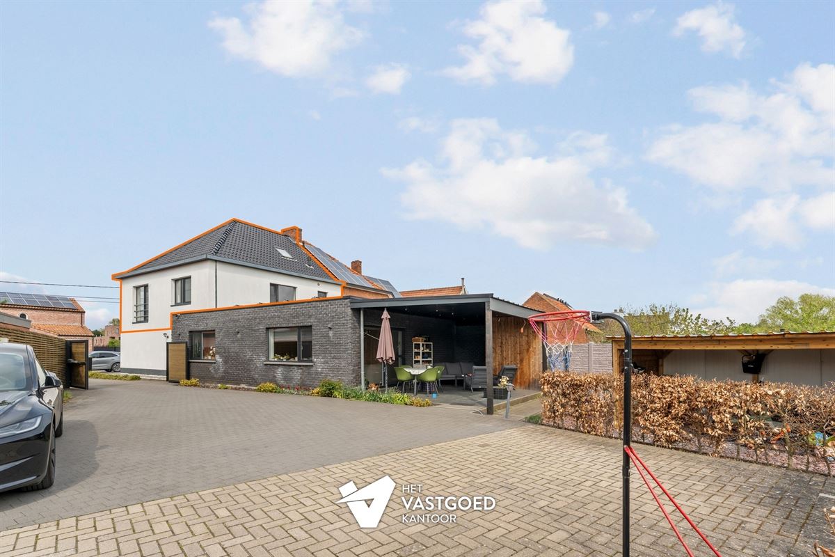 INSTAPKLAAR DUPLEX APPARTEMENT (127M²) MET 2 SLAAPKAMERS EN AUTOSTAANPLAATS TE BERINGEN