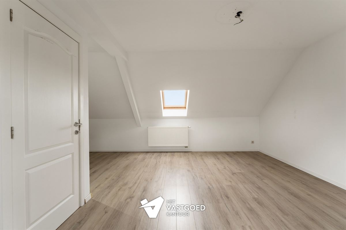 INSTAPKLAAR DUPLEX APPARTEMENT (127M²) MET 2 SLAAPKAMERS EN AUTOSTAANPLAATS TE BERINGEN