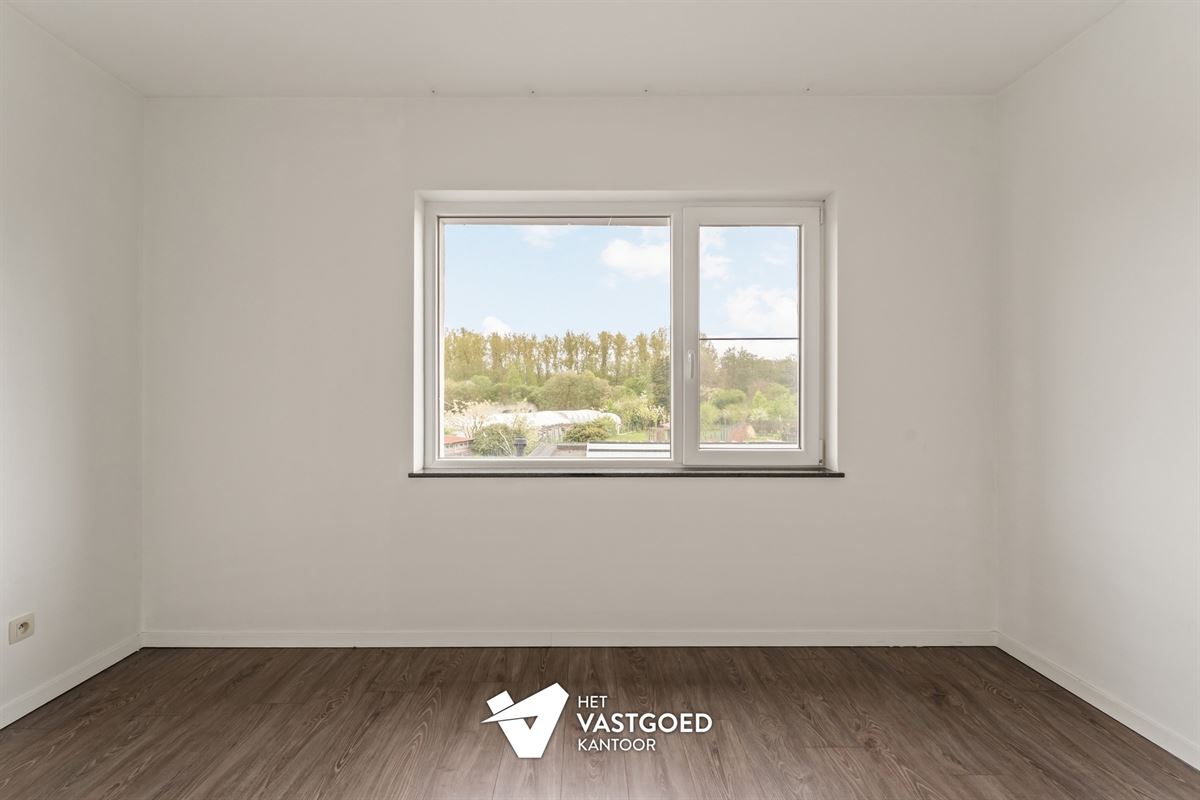 INSTAPKLAAR DUPLEX APPARTEMENT (127M²) MET 2 SLAAPKAMERS EN AUTOSTAANPLAATS TE BERINGEN