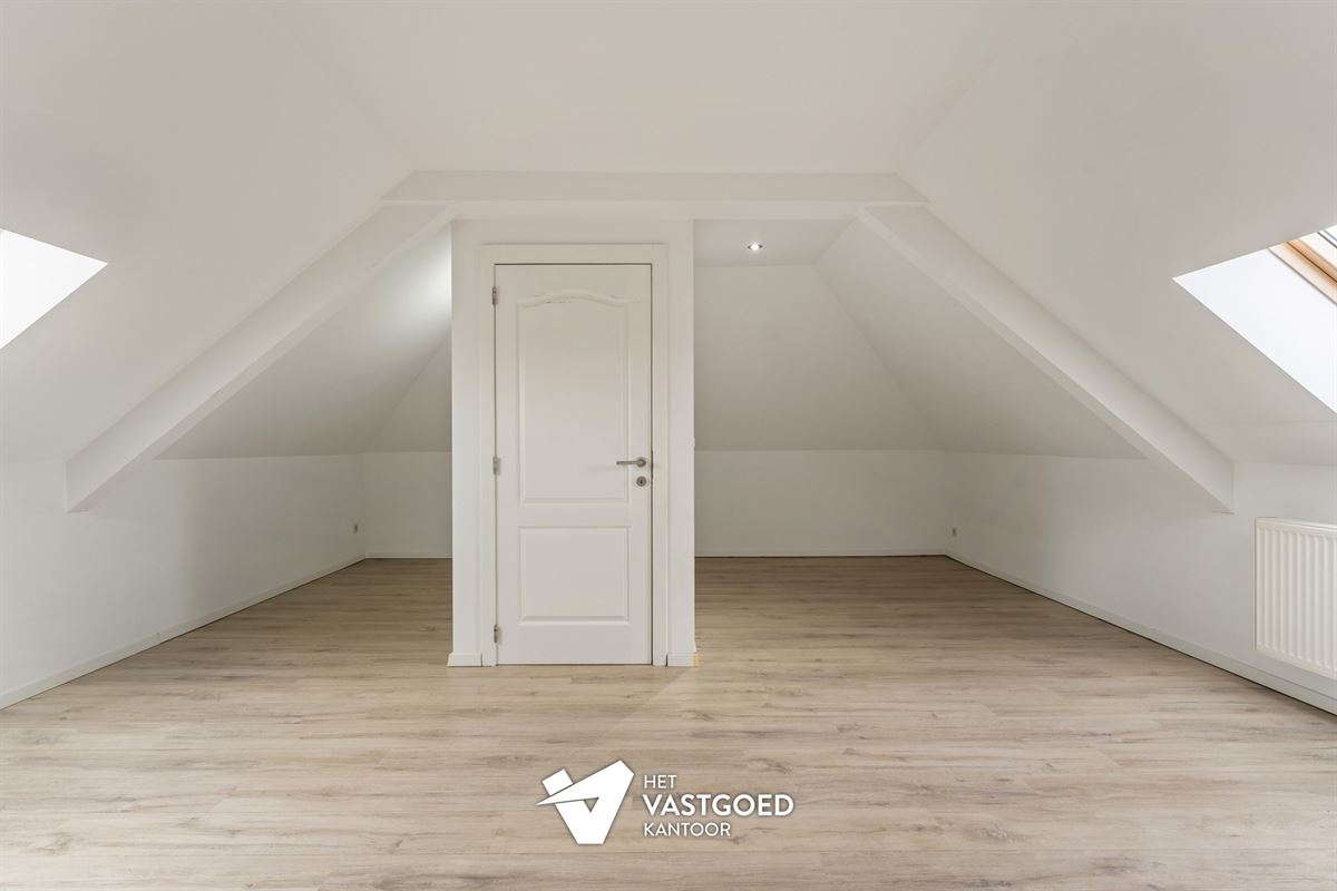 INSTAPKLAAR DUPLEX APPARTEMENT (127M²) MET 2 SLAAPKAMERS EN AUTOSTAANPLAATS TE BERINGEN