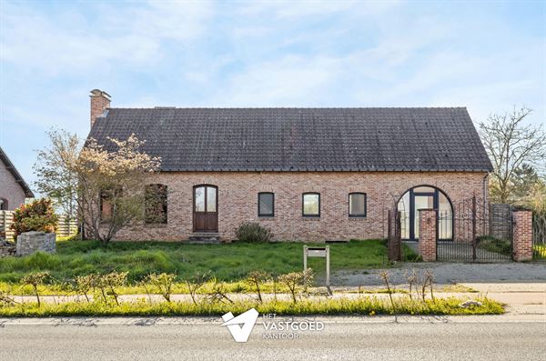 ZEER RUIME WONING MET TAL VAN MOGELIJKHEDEN OP BREED PERCEEL VAN 15 ARE TE KOERSEL