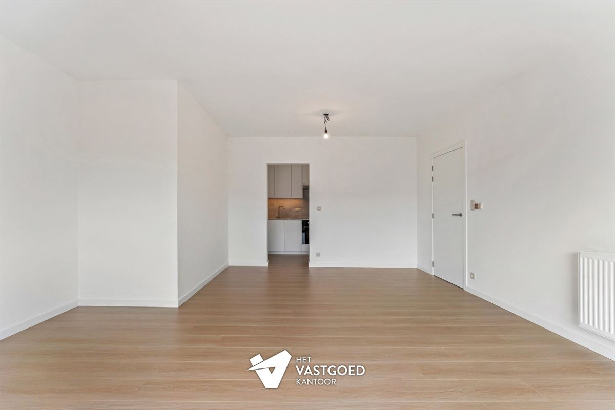 VOLLEDIG GERENOVEERD APPARTEMENT (65M²) MET 1 SLAAPKAMER, AUTOSTAANPLAATS EN GARAGEBOX TE HEUSDEN-ZOLDER
