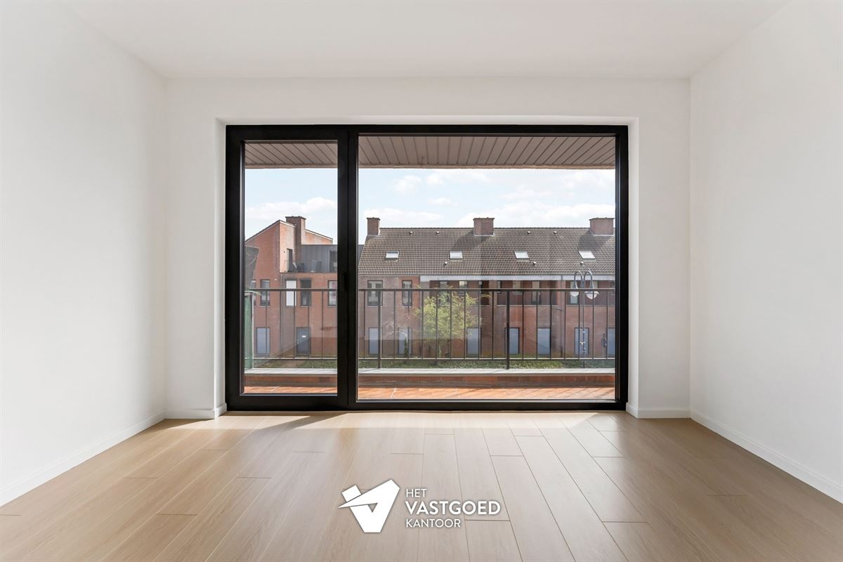 VOLLEDIG GERENOVEERD APPARTEMENT (65M²) MET 1 SLAAPKAMER, AUTOSTAANPLAATS EN GARAGEBOX TE HEUSDEN-ZOLDER