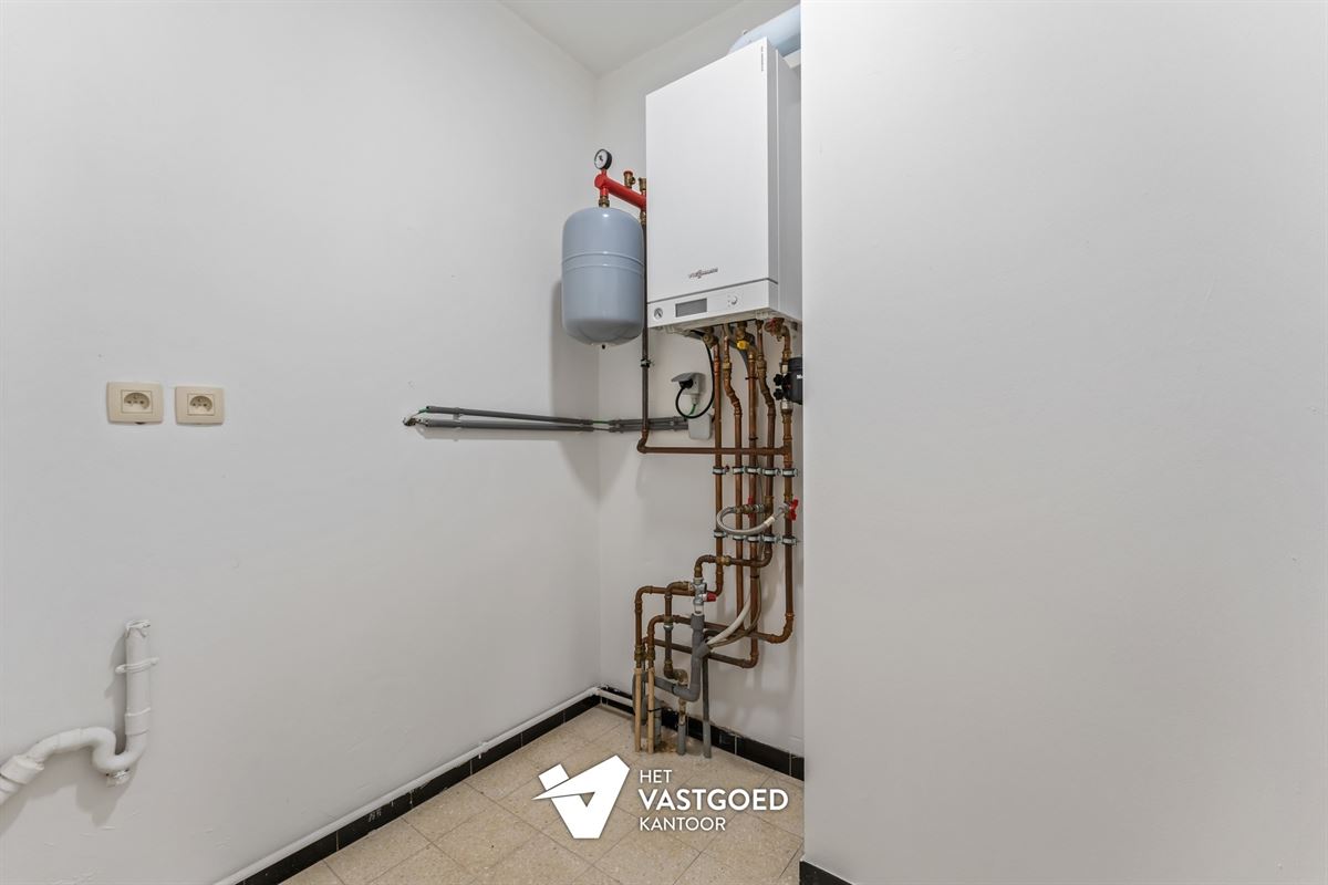 VOLLEDIG GERENOVEERD APPARTEMENT (65M²) MET 1 SLAAPKAMER, AUTOSTAANPLAATS EN GARAGEBOX TE HEUSDEN-ZOLDER