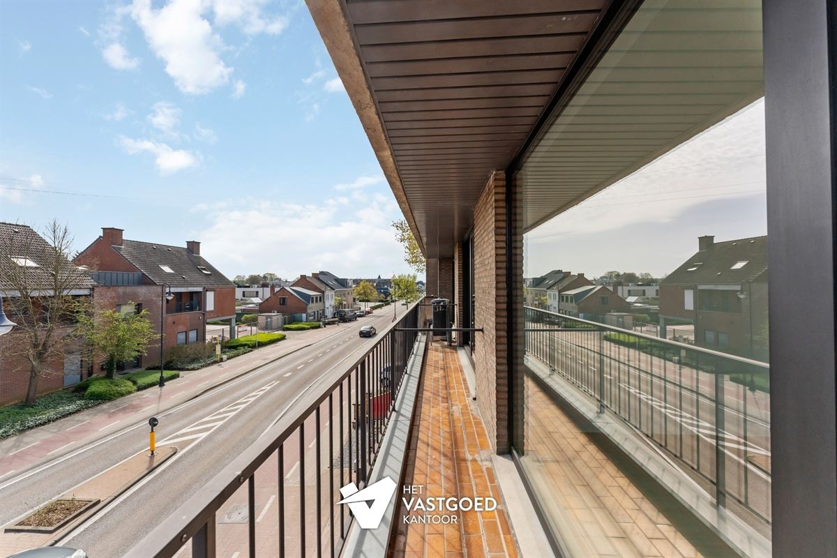 VOLLEDIG GERENOVEERD APPARTEMENT (65M²) MET 1 SLAAPKAMER, AUTOSTAANPLAATS EN GARAGEBOX TE HEUSDEN-ZOLDER