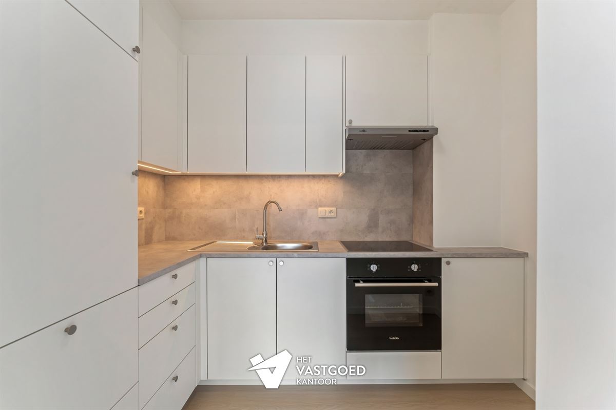 VOLLEDIG GERENOVEERD APPARTEMENT (65M²) MET 1 SLAAPKAMER, AUTOSTAANPLAATS EN GARAGEBOX TE HEUSDEN-ZOLDER