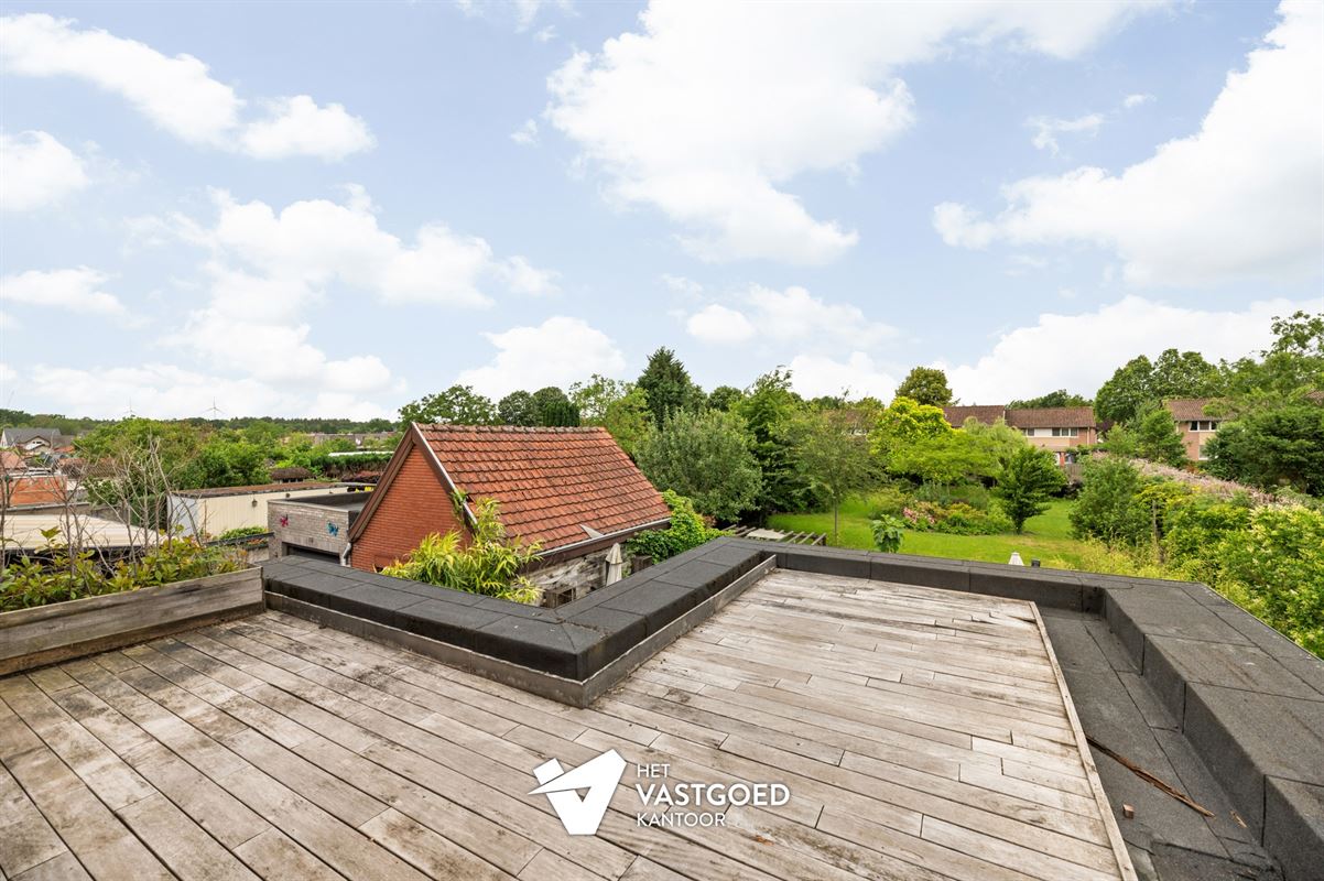 STIJLVOLLE GERENOVEERDE WONING GELEGEN OP EEN MOOI UITGESTREKT PERCEEL VAN 11A 64CA TE BEVERLO
