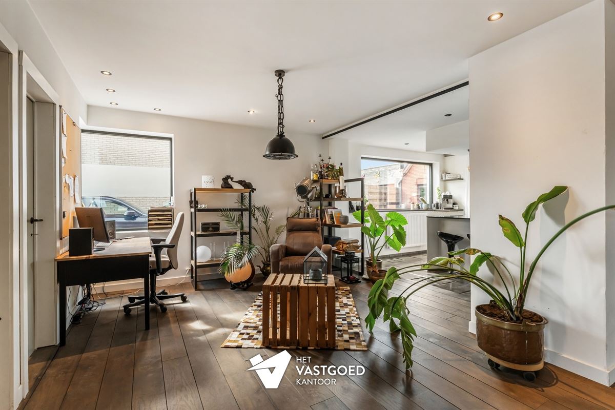 STIJLVOLLE GERENOVEERDE WONING GELEGEN OP EEN MOOI UITGESTREKT PERCEEL VAN 11A 64CA TE BEVERLO