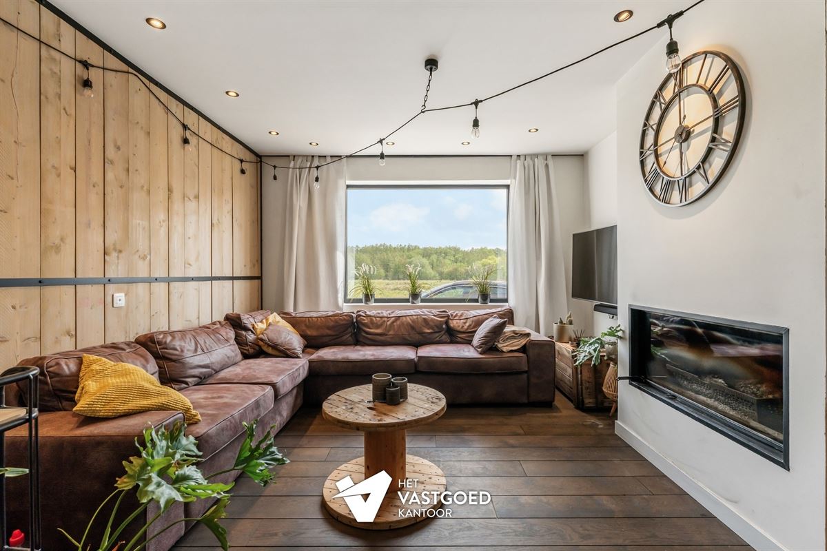 STIJLVOLLE GERENOVEERDE WONING GELEGEN OP EEN MOOI UITGESTREKT PERCEEL VAN 11A 64CA TE BEVERLO