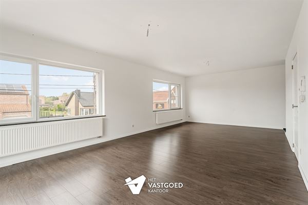 INSTAPKLAAR DUPLEX APPARTEMENT (127M²) MET 2 SLAAPKAMERS EN AUTOSTAANPLAATS TE BERINGEN