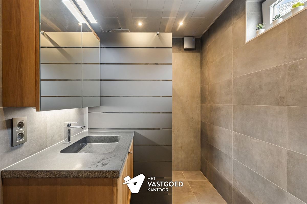 PERFECT ONDERHOUDEN INSTAPKLARE WONING MET 4 SLAAPKAMERS OP EEN PERCEEL VAN 8A 19CA TE LEOPOLDSBURG