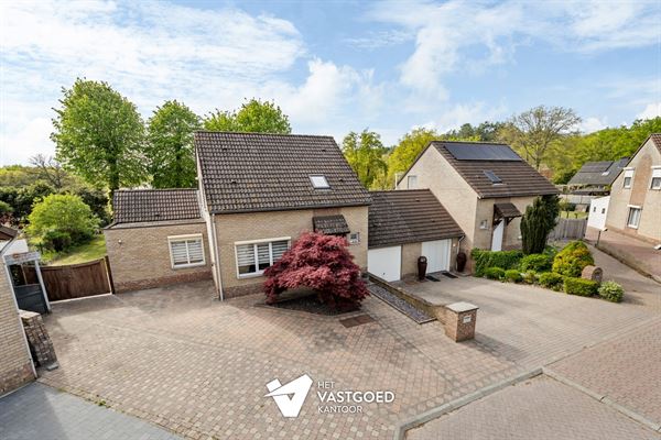 PERFECT ONDERHOUDEN INSTAPKLARE WONING MET 4 SLAAPKAMERS OP EEN PERCEEL VAN 8A 19CA TE LEOPOLDSBURG