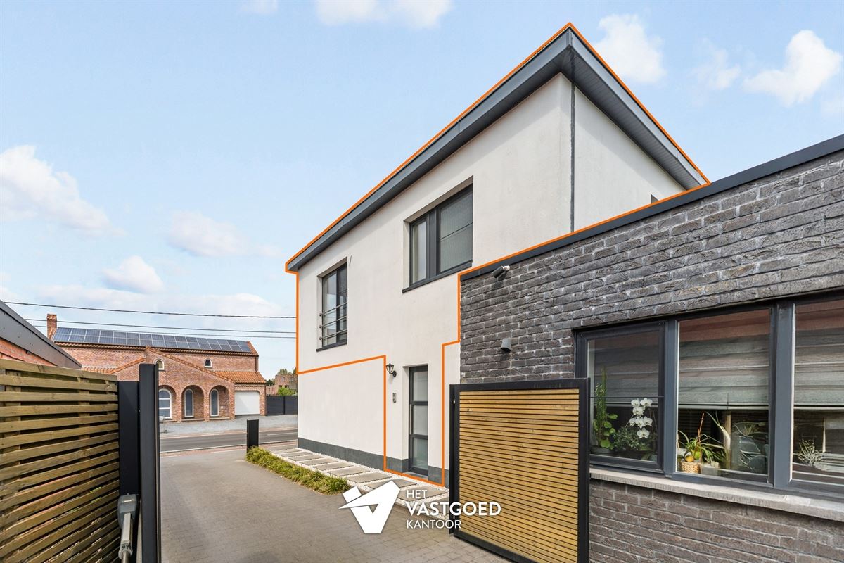 INSTAPKLAAR DUPLEX APPARTEMENT (127M²) MET 2 SLAAPKAMERS EN AUTOSTAANPLAATS TE BERINGEN