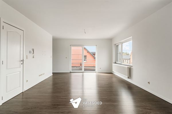 INSTAPKLAAR DUPLEX APPARTEMENT (127M²) MET 2 SLAAPKAMERS EN AUTOSTAANPLAATS TE BERINGEN
