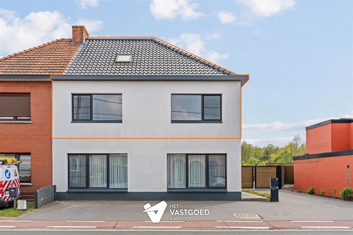 INSTAPKLAAR DUPLEX APPARTEMENT (127M²) MET 2 SLAAPKAMERS EN AUTOSTAANPLAATS TE BERINGEN
