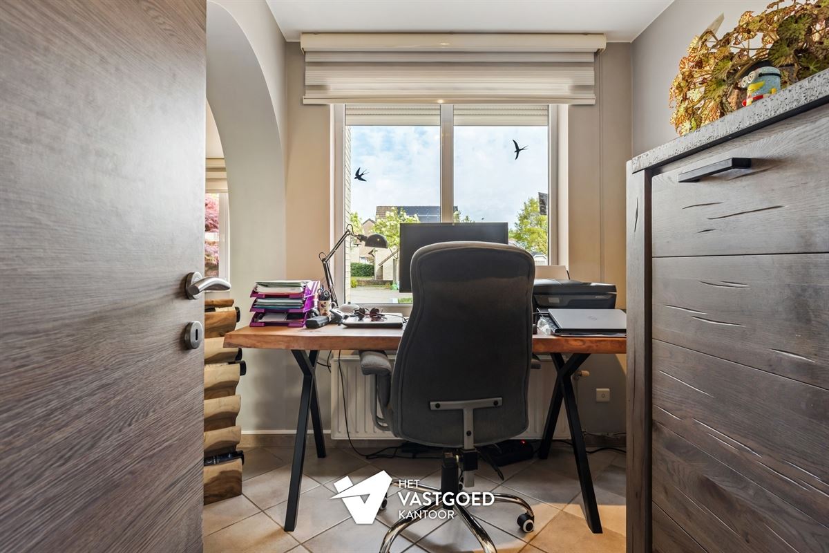 PERFECT ONDERHOUDEN INSTAPKLARE WONING MET 4 SLAAPKAMERS OP EEN PERCEEL VAN 8A 19CA TE LEOPOLDSBURG
