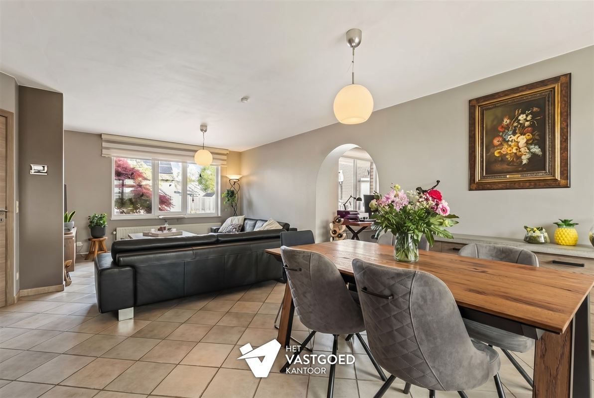 PERFECT ONDERHOUDEN INSTAPKLARE WONING MET 4 SLAAPKAMERS OP EEN PERCEEL VAN 8A 19CA TE LEOPOLDSBURG