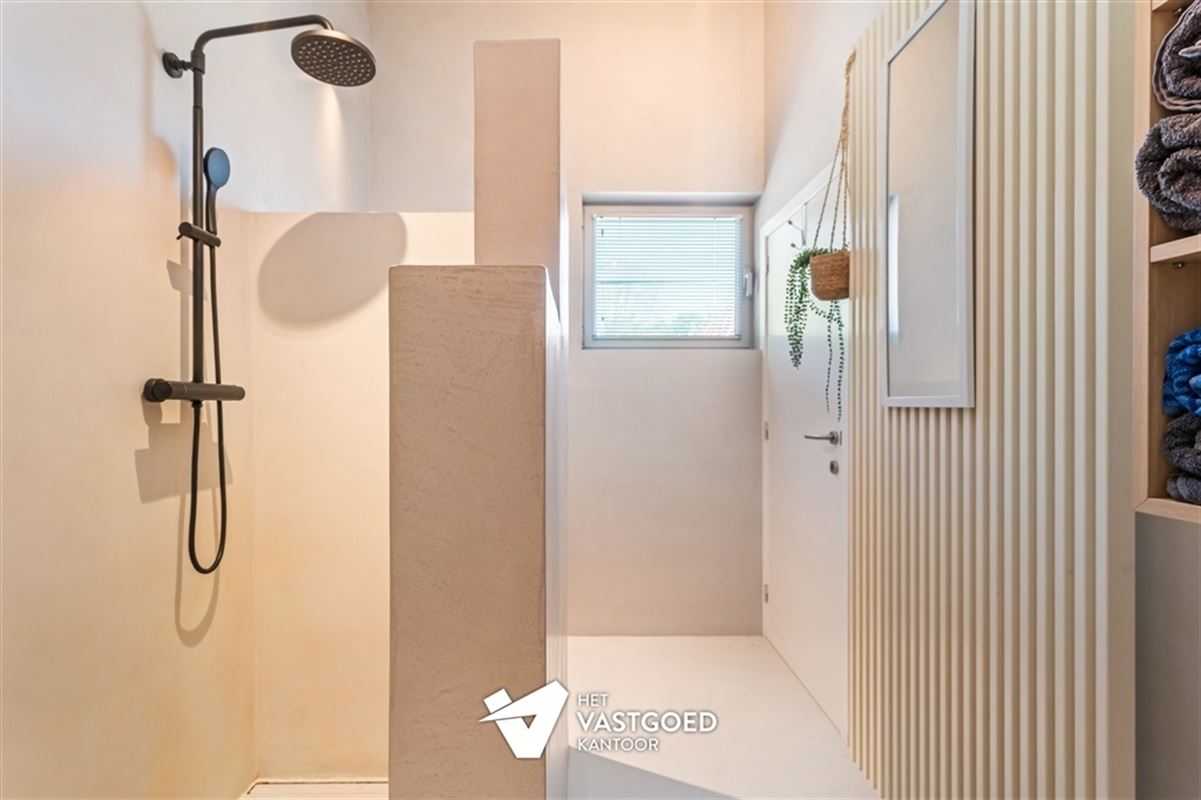 RECENTE WONING MET KWALITATIEVE AFWERKING OP TOP-LIGGING
