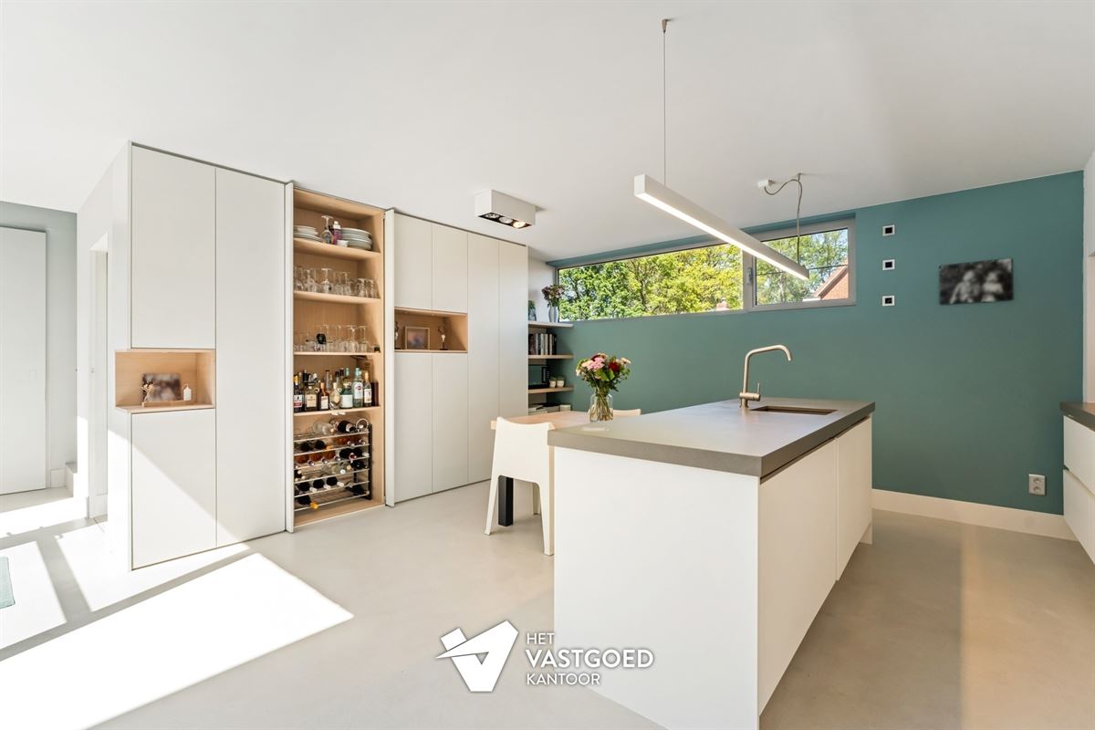 RECENTE WONING MET KWALITATIEVE AFWERKING OP TOP-LIGGING