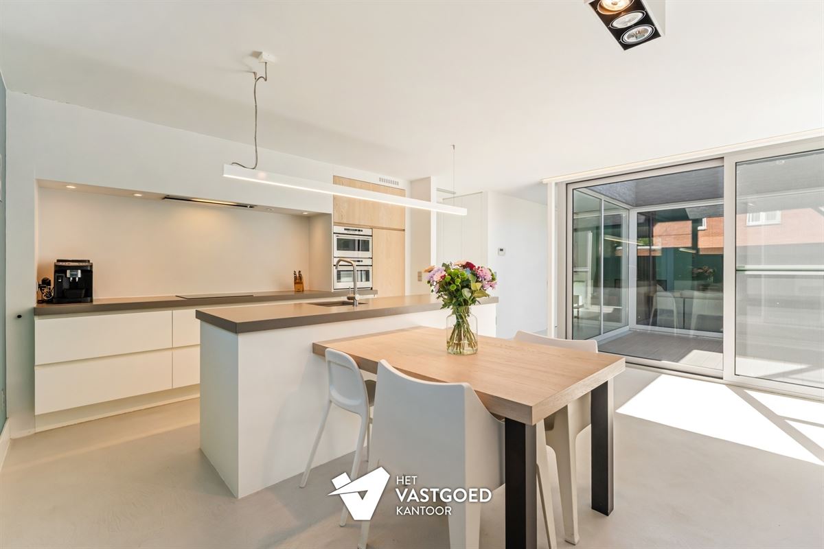 RECENTE WONING MET KWALITATIEVE AFWERKING OP TOP-LIGGING