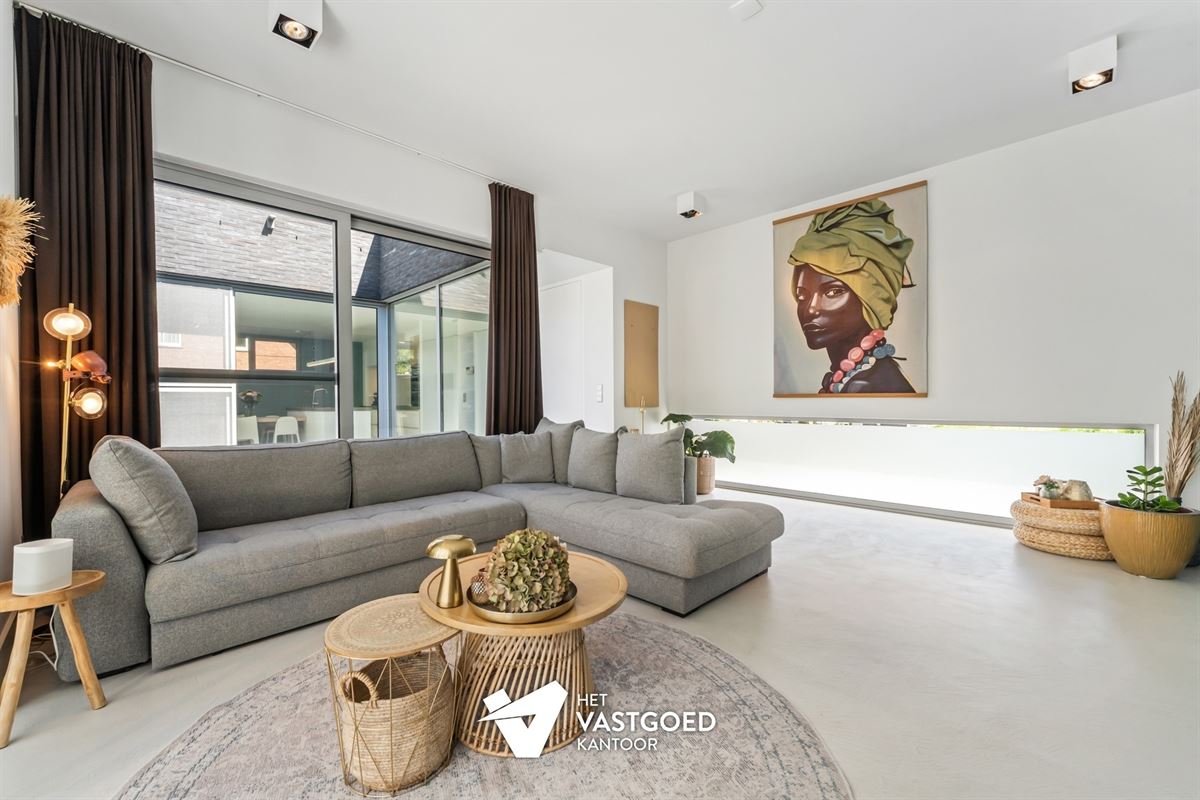 RECENTE WONING MET KWALITATIEVE AFWERKING OP TOP-LIGGING