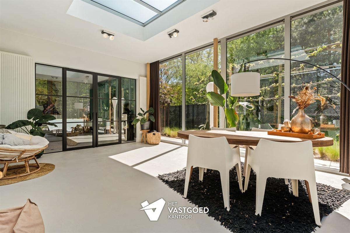 RECENTE WONING MET KWALITATIEVE AFWERKING OP TOP-LIGGING