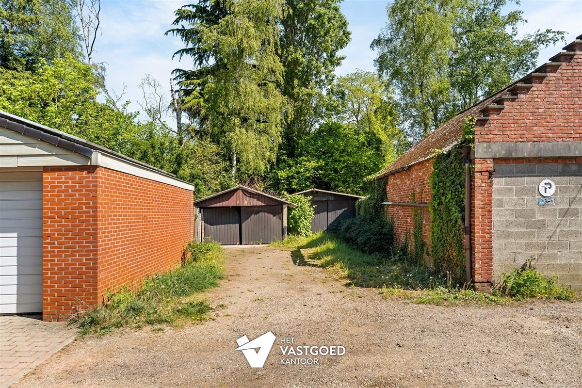 TE RENOVEREN STADSWONING MET RUIME TUIN EN GARAGE IN BERINGEN-CENTRUM