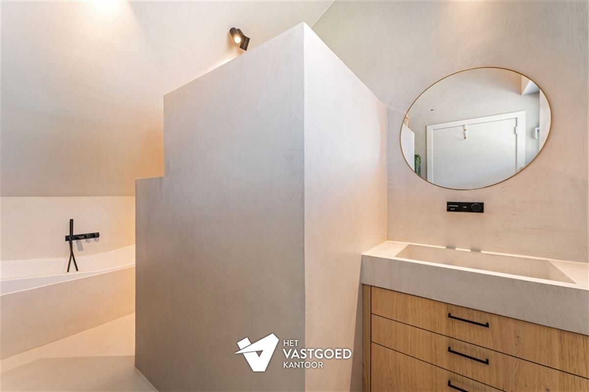 RECENTE WONING MET KWALITATIEVE AFWERKING OP TOP-LIGGING