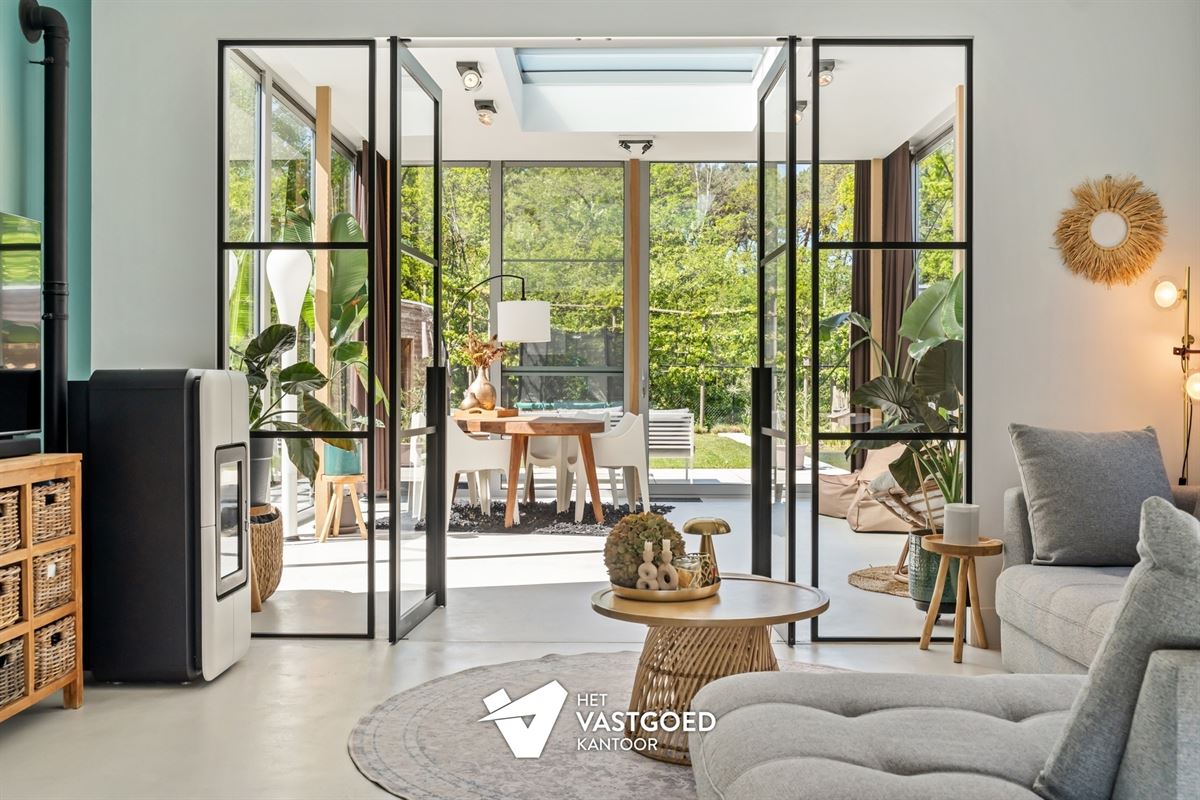 RECENTE WONING MET KWALITATIEVE AFWERKING OP TOP-LIGGING