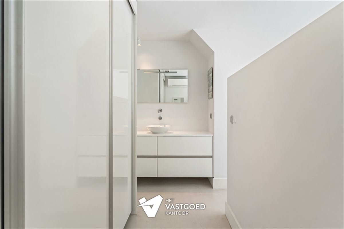RECENTE WONING MET KWALITATIEVE AFWERKING OP TOP-LIGGING