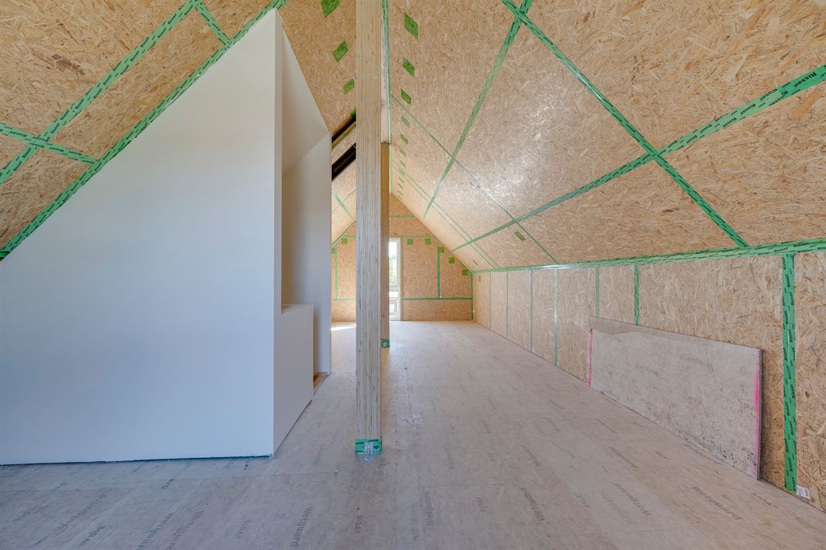 LICHTRIJK EN ENERGIEZUINIGE AFGEWERKTE WONING OP be-MINE