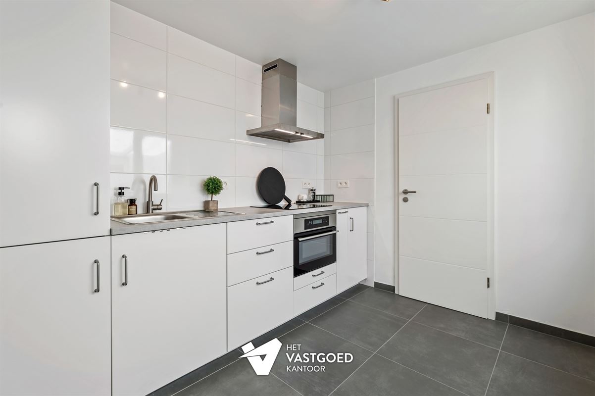 VOLLEDIG GERENOVEERDE WONING MET 3 SLAAPKAMERS VLAK BIJ BERINGEN-CENTRUM