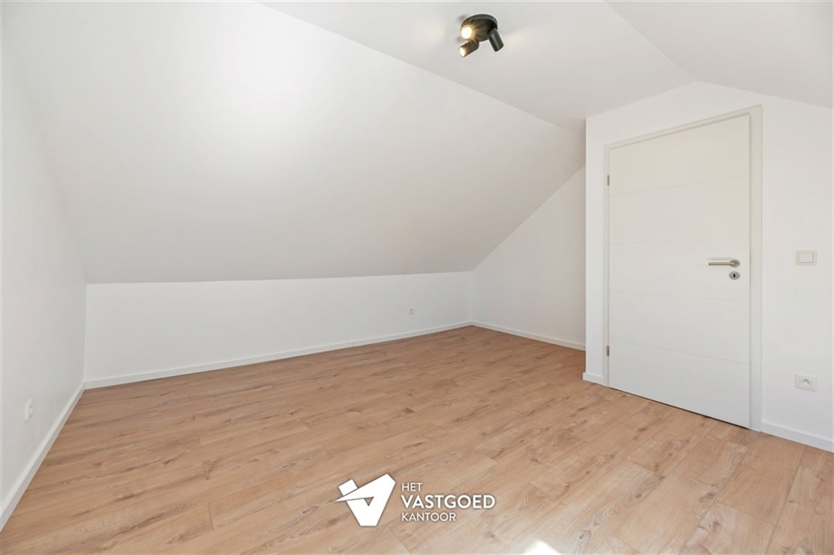 VOLLEDIG GERENOVEERDE WONING MET 3 SLAAPKAMERS VLAK BIJ BERINGEN-CENTRUM