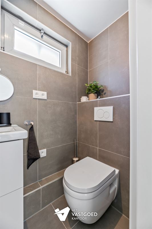 VOLLEDIG GERENOVEERDE WONING MET 3 SLAAPKAMERS VLAK BIJ BERINGEN-CENTRUM