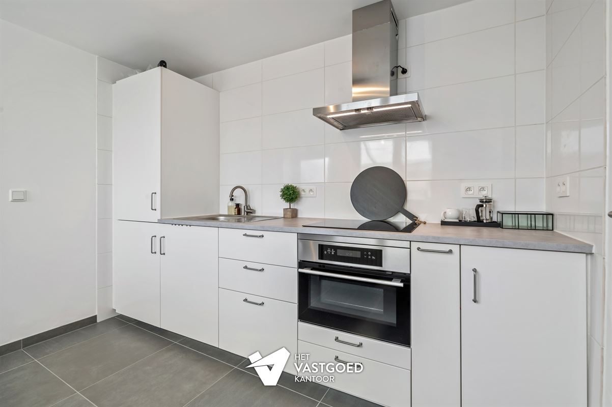 VOLLEDIG GERENOVEERDE WONING MET 3 SLAAPKAMERS VLAK BIJ BERINGEN-CENTRUM