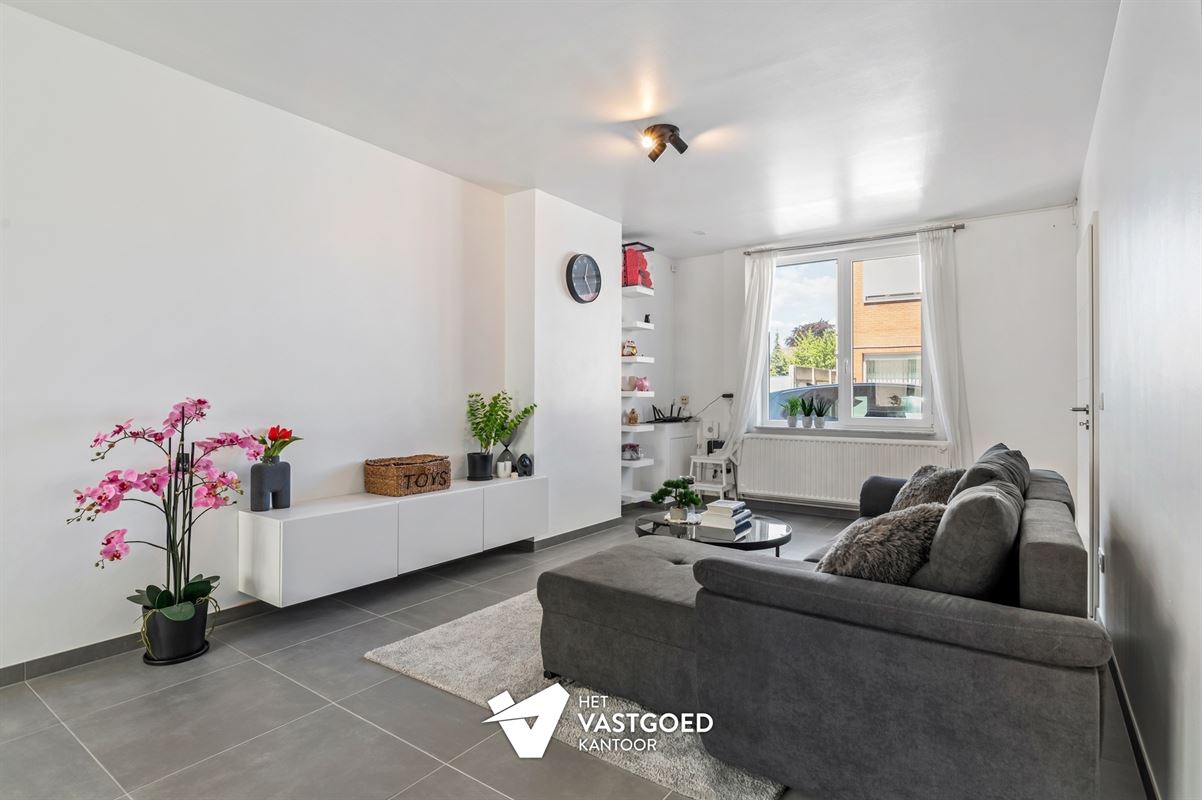VOLLEDIG GERENOVEERDE WONING MET 3 SLAAPKAMERS VLAK BIJ BERINGEN-CENTRUM