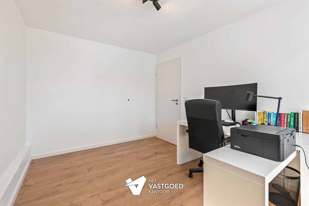 VOLLEDIG GERENOVEERDE WONING MET 3 SLAAPKAMERS VLAK BIJ BERINGEN-CENTRUM