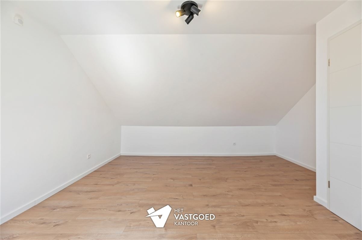 VOLLEDIG GERENOVEERDE WONING MET 3 SLAAPKAMERS VLAK BIJ BERINGEN-CENTRUM
