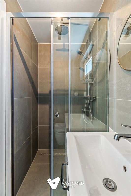 VOLLEDIG GERENOVEERDE WONING MET 3 SLAAPKAMERS VLAK BIJ BERINGEN-CENTRUM