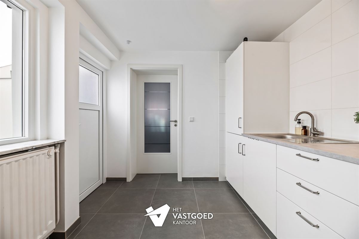 VOLLEDIG GERENOVEERDE WONING MET 3 SLAAPKAMERS VLAK BIJ BERINGEN-CENTRUM